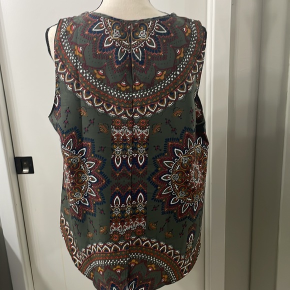 Sleeveless casual blouse - Picture 2 of 3